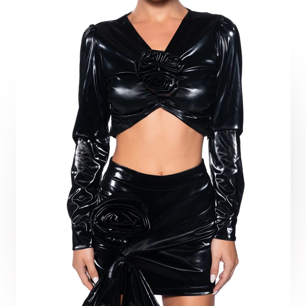 Sexy AKIRA ‘Liquid Velvet’ Vinyl Goth Top & Skirt Set - Picture 2 of 6
